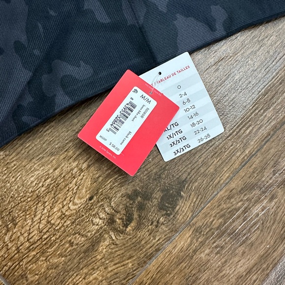 Spanx Look at Me Now Bike Shorts in black Camo Medium, Spanx Biker Shorts - Picture 8 of 10